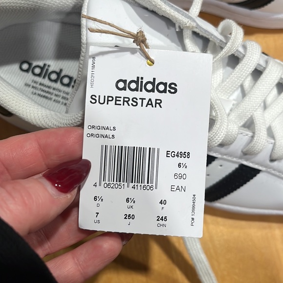 NWT/NBW ADIDAS Superstars - Picture 4 of 4